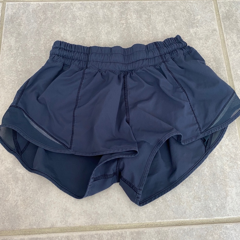 Lululemon Hottie Hot short 2.5” Navy